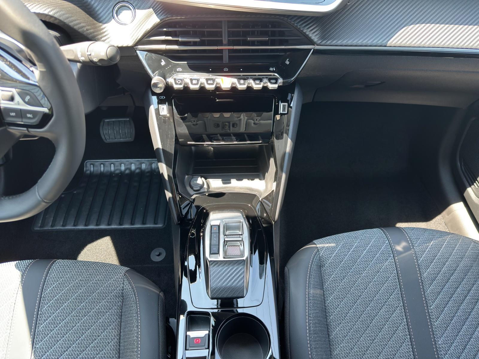 PEUGEOT 208 1.2 Hybrid 110 Allure Premium-image-14