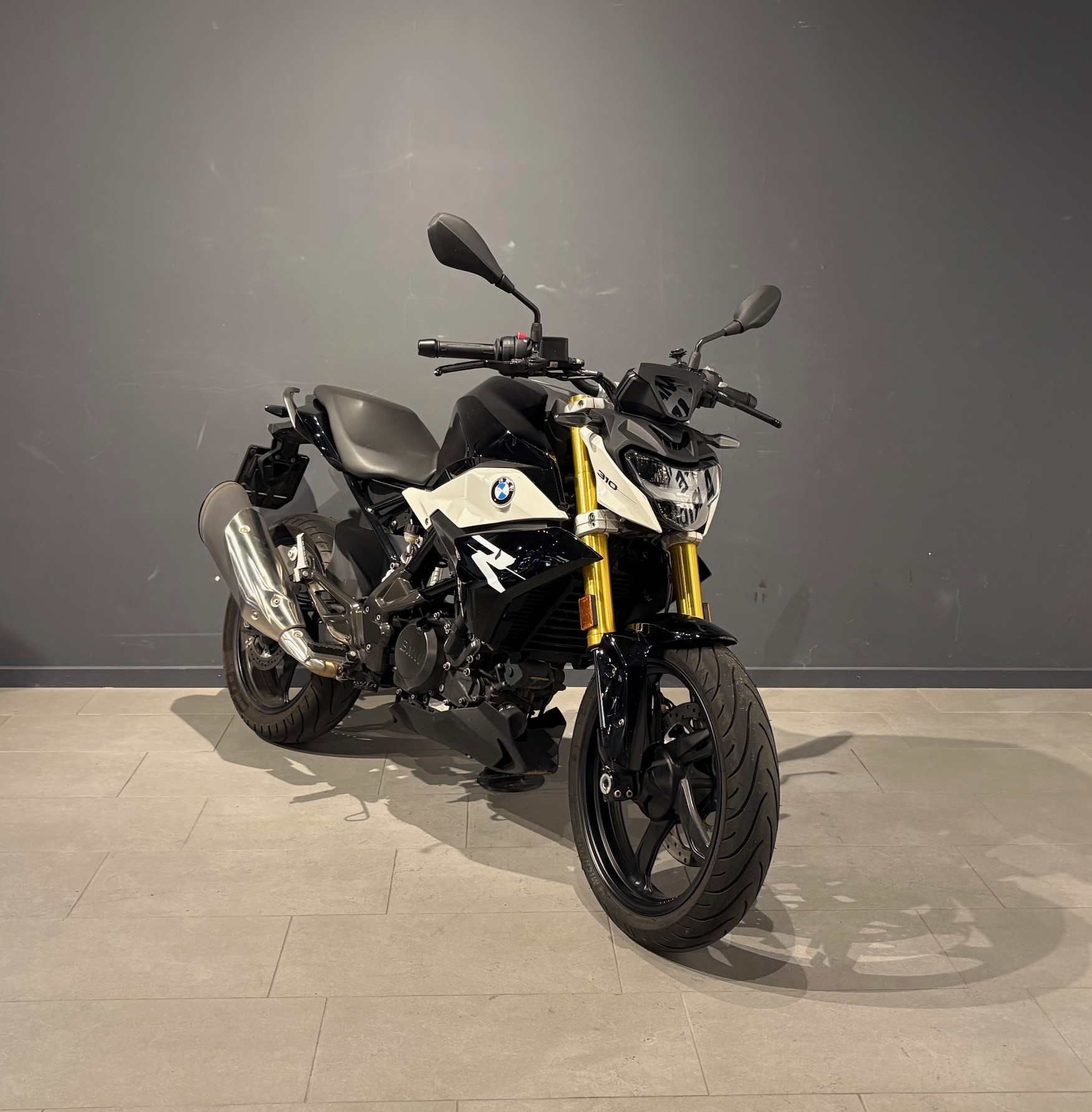 BMW G 310 R-showroom-element-1