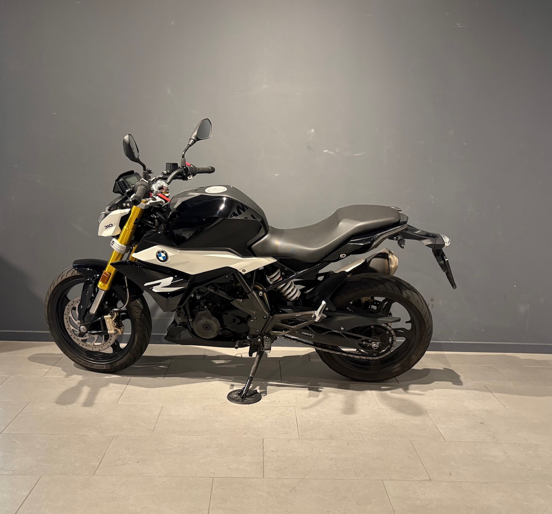 BMW G 310 R-showroom-element-3