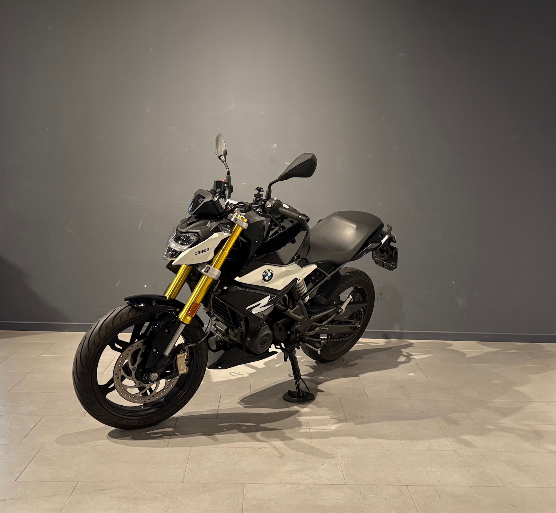 BMW G 310 R-showroom-element-2
