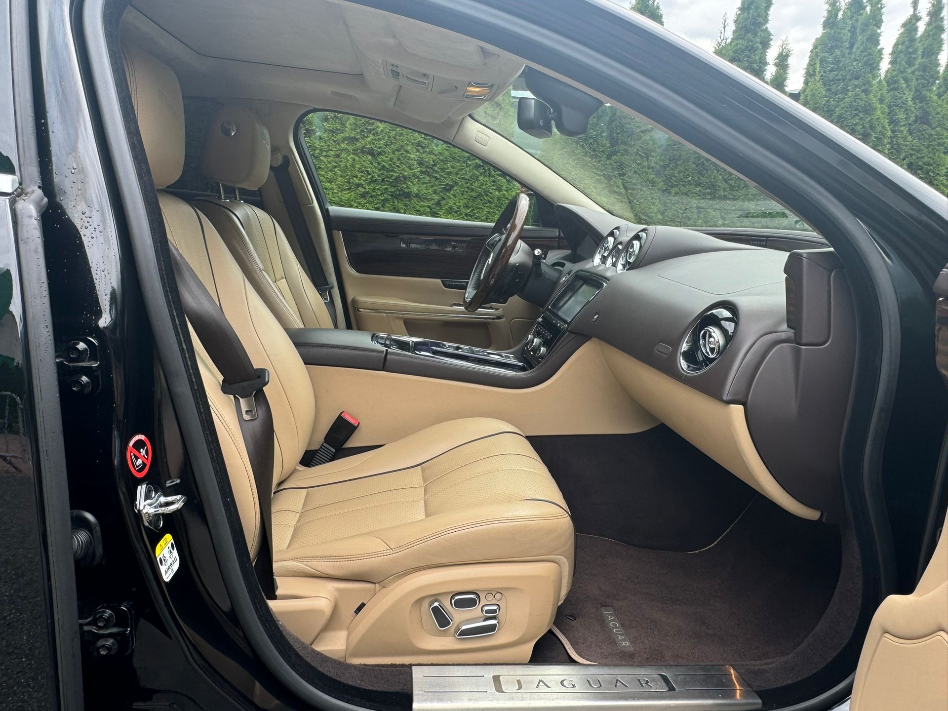 JAGUAR XJ LWB 5.0 V8 Premium Luxury Automatic-image-15