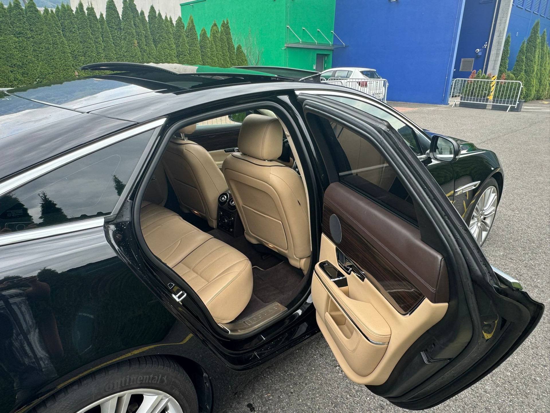 JAGUAR XJ LWB 5.0 V8 Premium Luxury Automatic-image-12