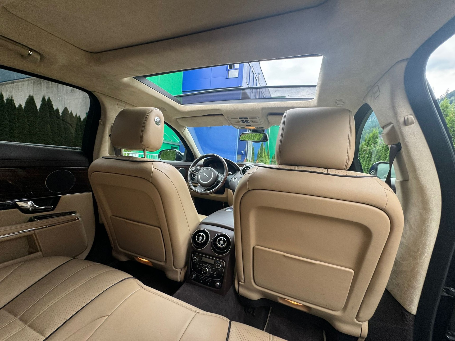 JAGUAR XJ LWB 5.0 V8 Premium Luxury Automatic-image-14