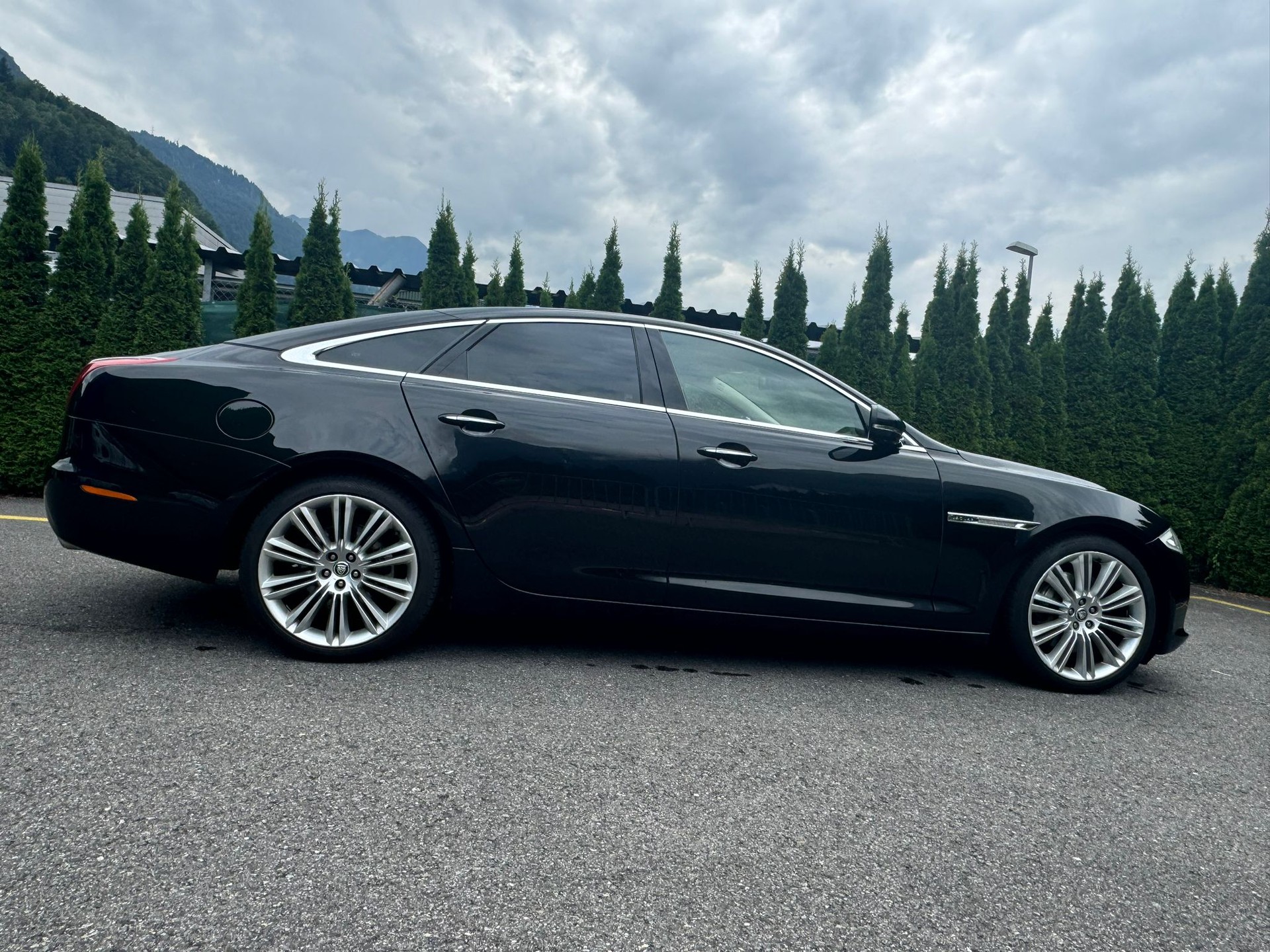 JAGUAR XJ LWB 5.0 V8 Premium Luxury Automatic-image-6