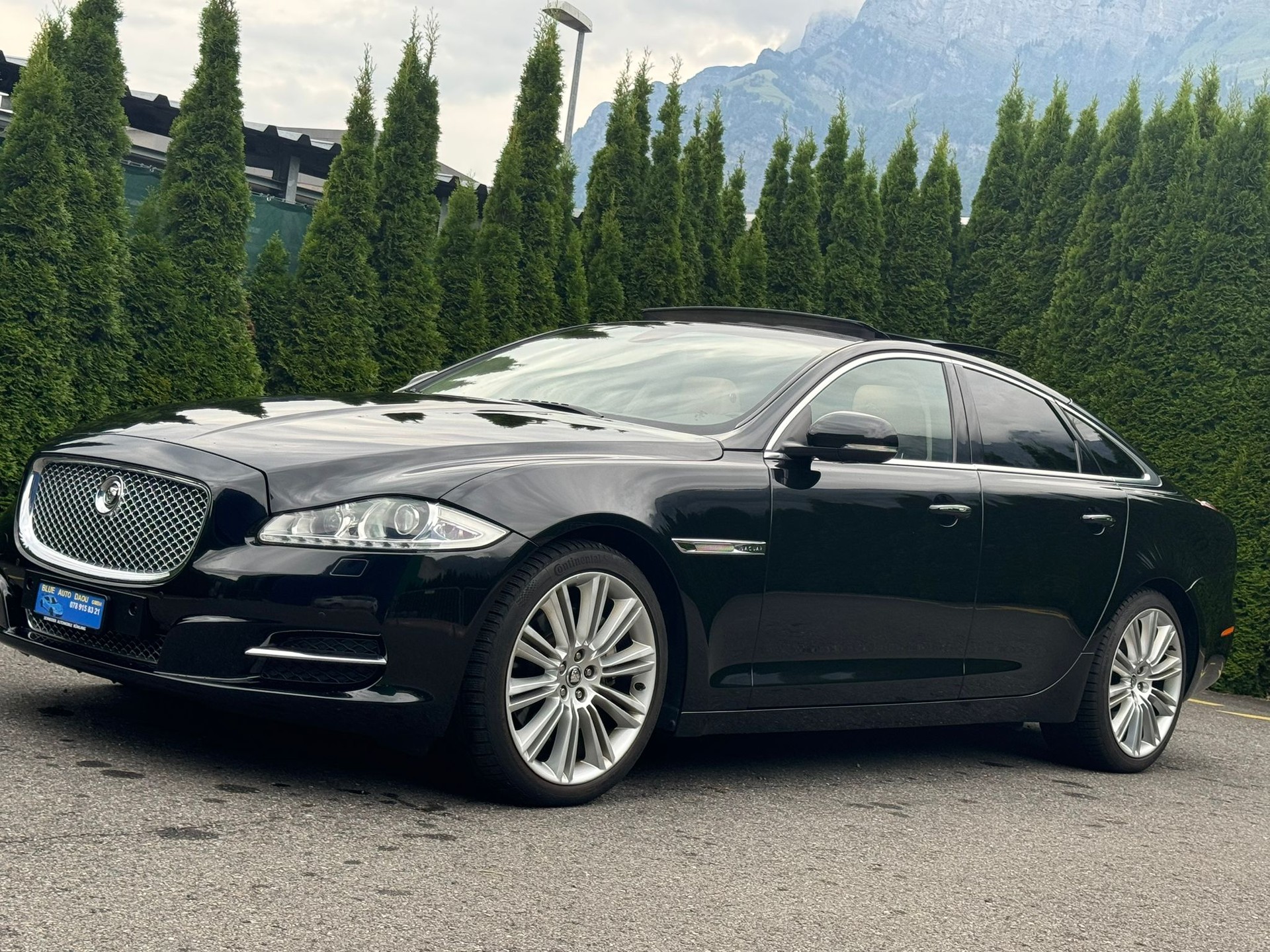 JAGUAR XJ LWB 5.0 V8 Premium Luxury Automatic-image-2
