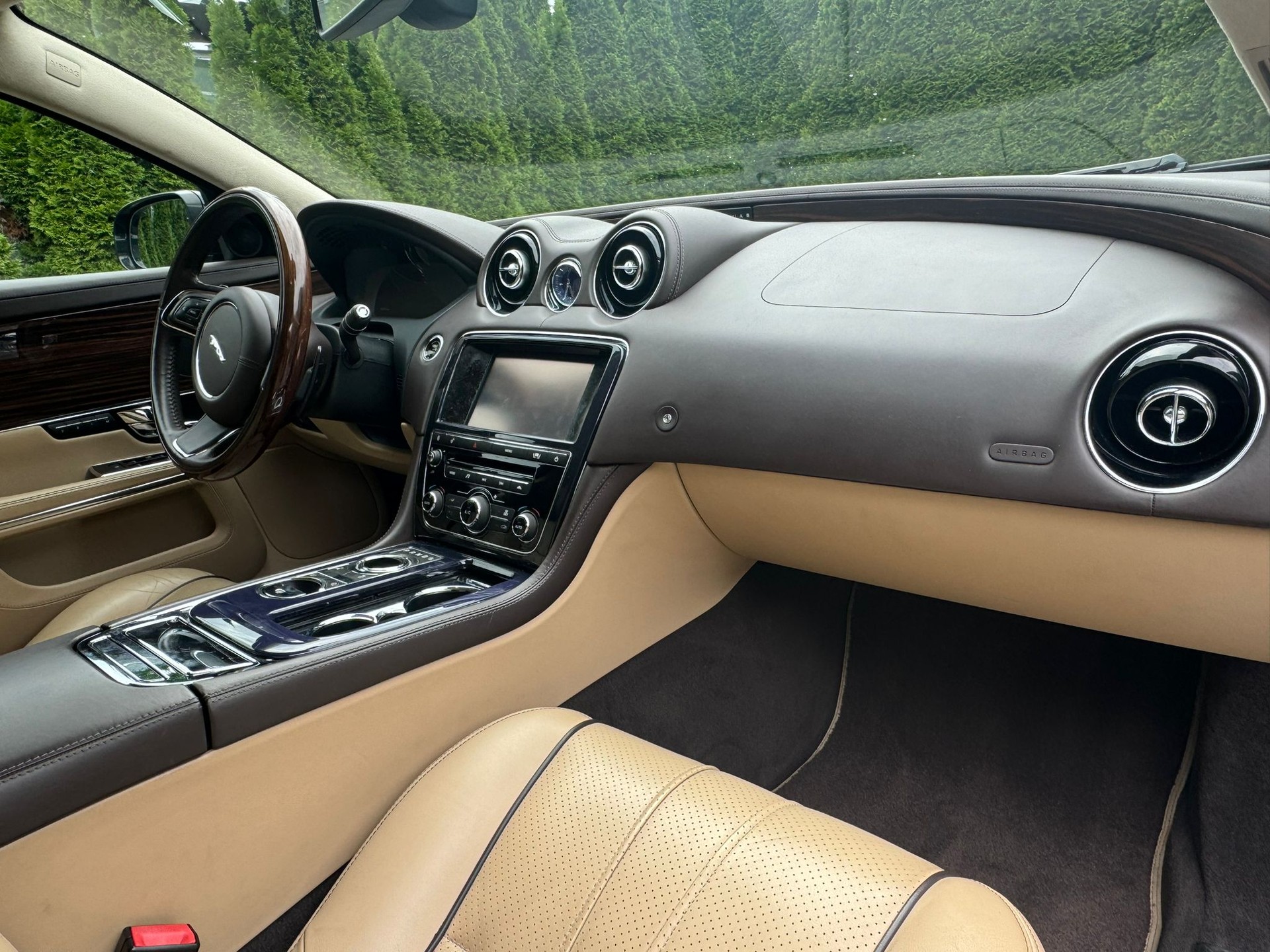 JAGUAR XJ LWB 5.0 V8 Premium Luxury Automatic-image-17