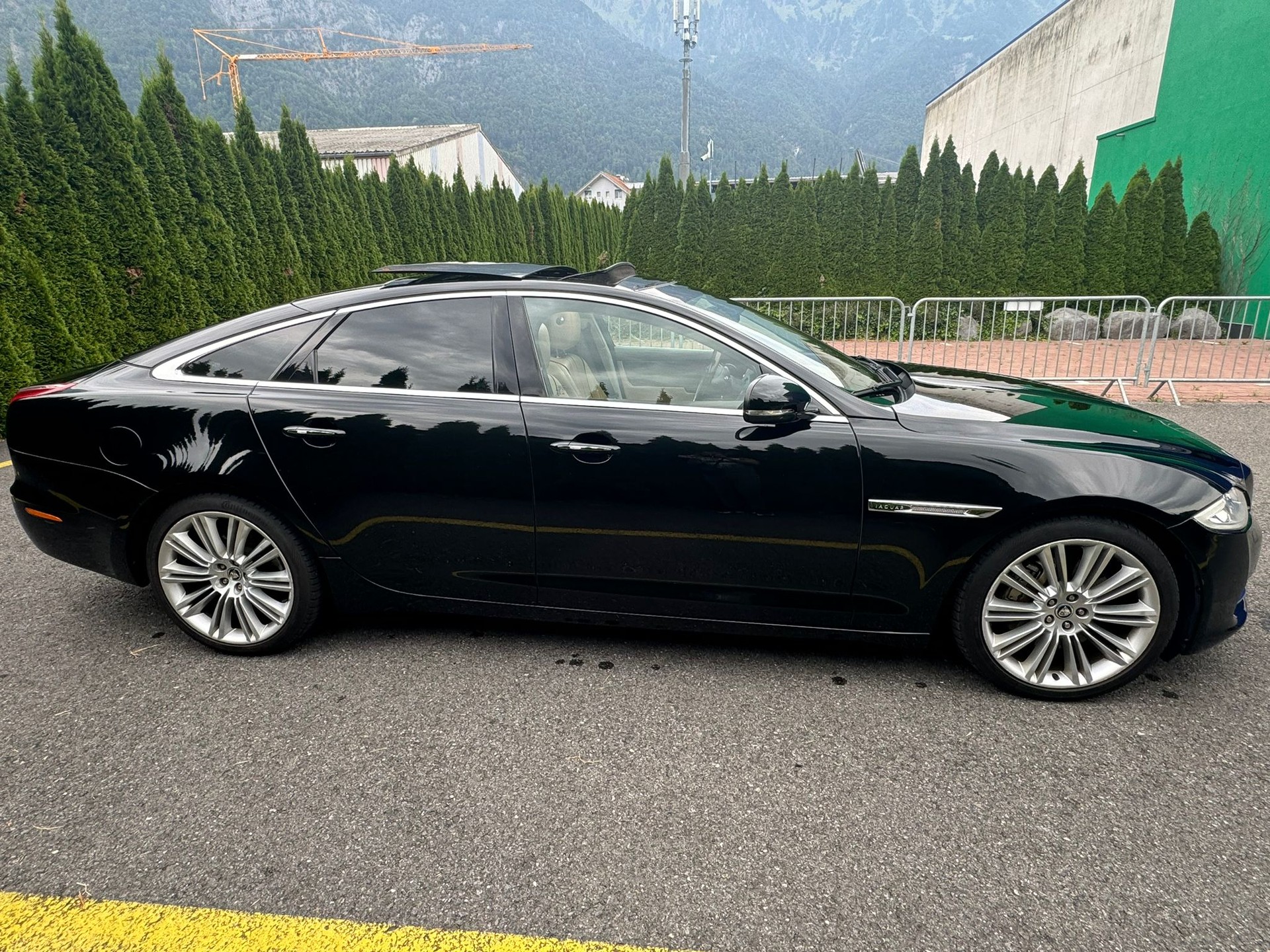JAGUAR XJ LWB 5.0 V8 Premium Luxury Automatic-image-5