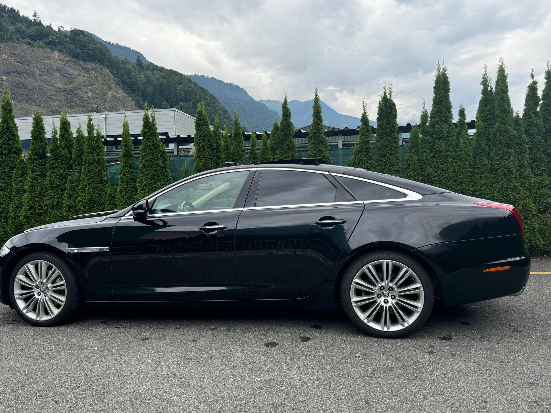 JAGUAR XJ LWB 5.0 V8 Premium Luxury Automatic-image-3
