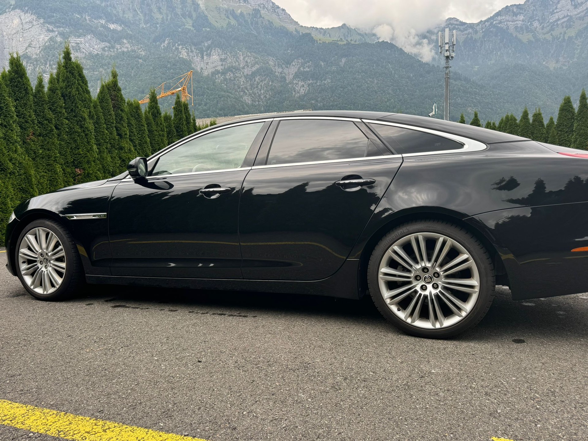 JAGUAR XJ LWB 5.0 V8 Premium Luxury Automatic-image-4