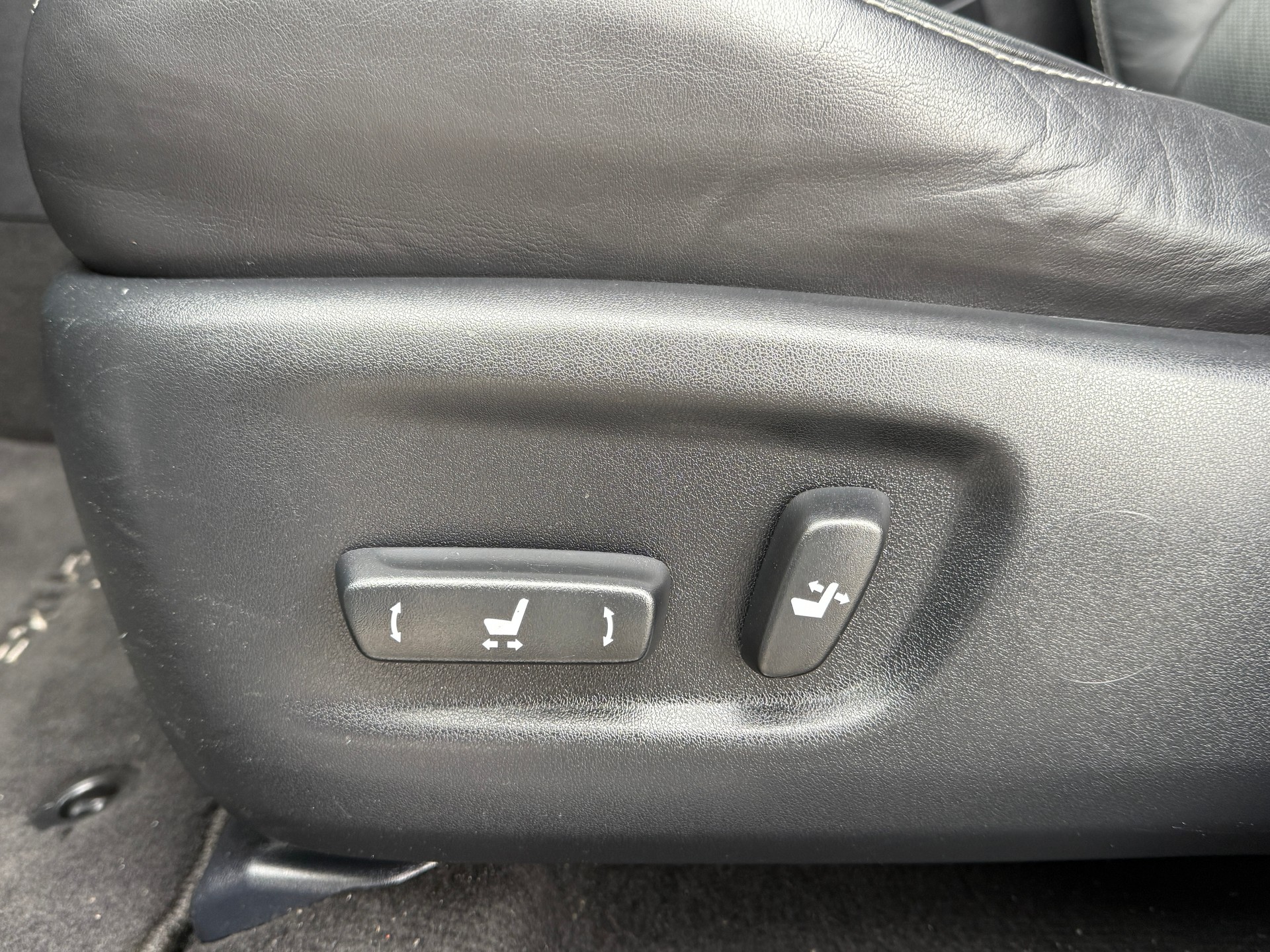 LEXUS NX 300h comfort E-Four Automatic-image-12