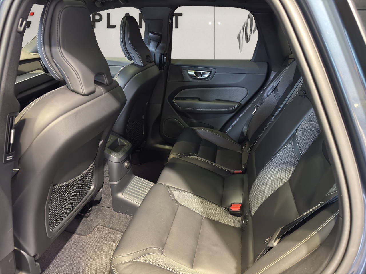 VOLVO XC60 2.0 T6 TE Plus Dark eAWD-image-6