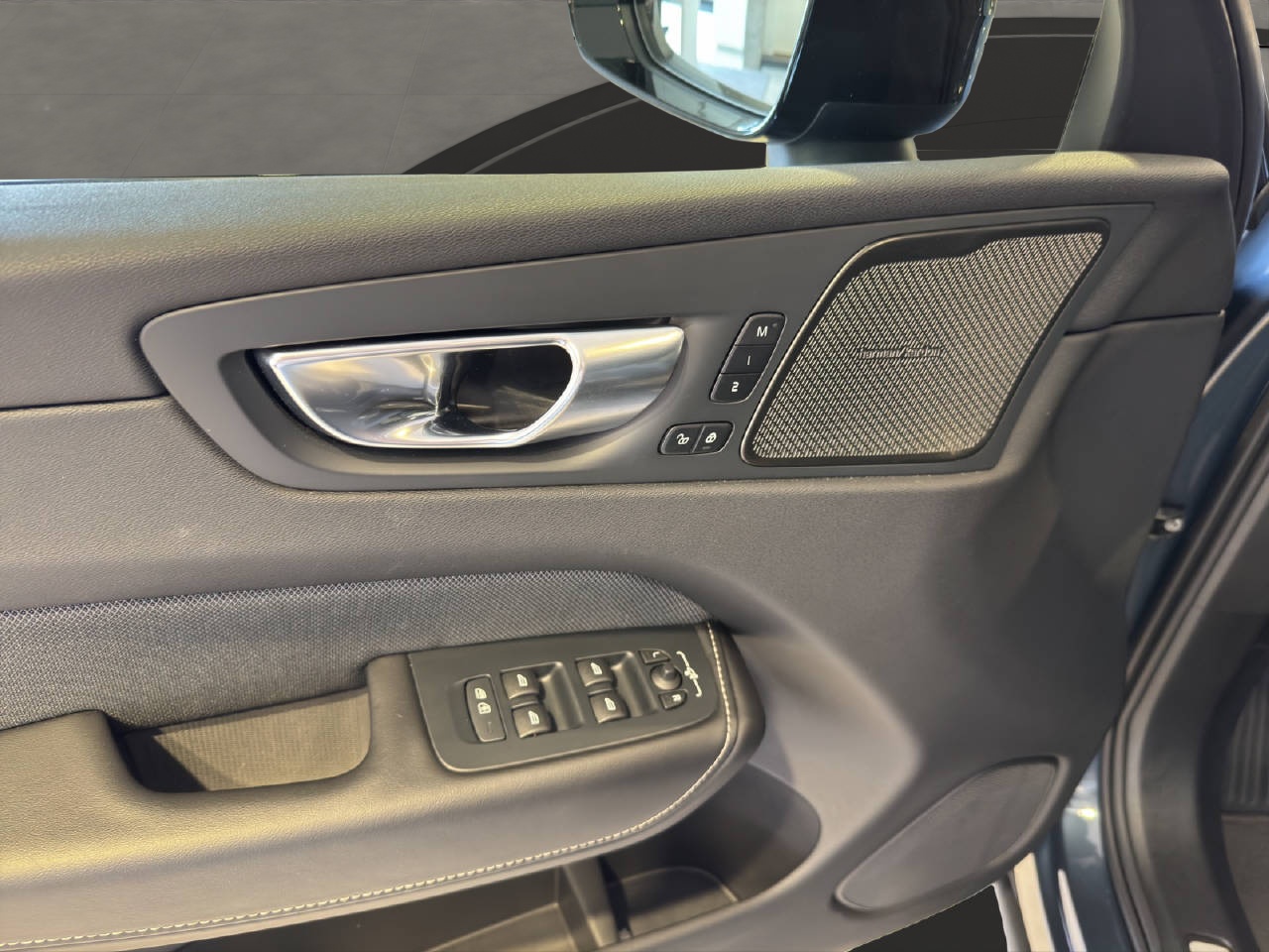VOLVO XC60 2.0 T6 TE Plus Dark eAWD-image-15