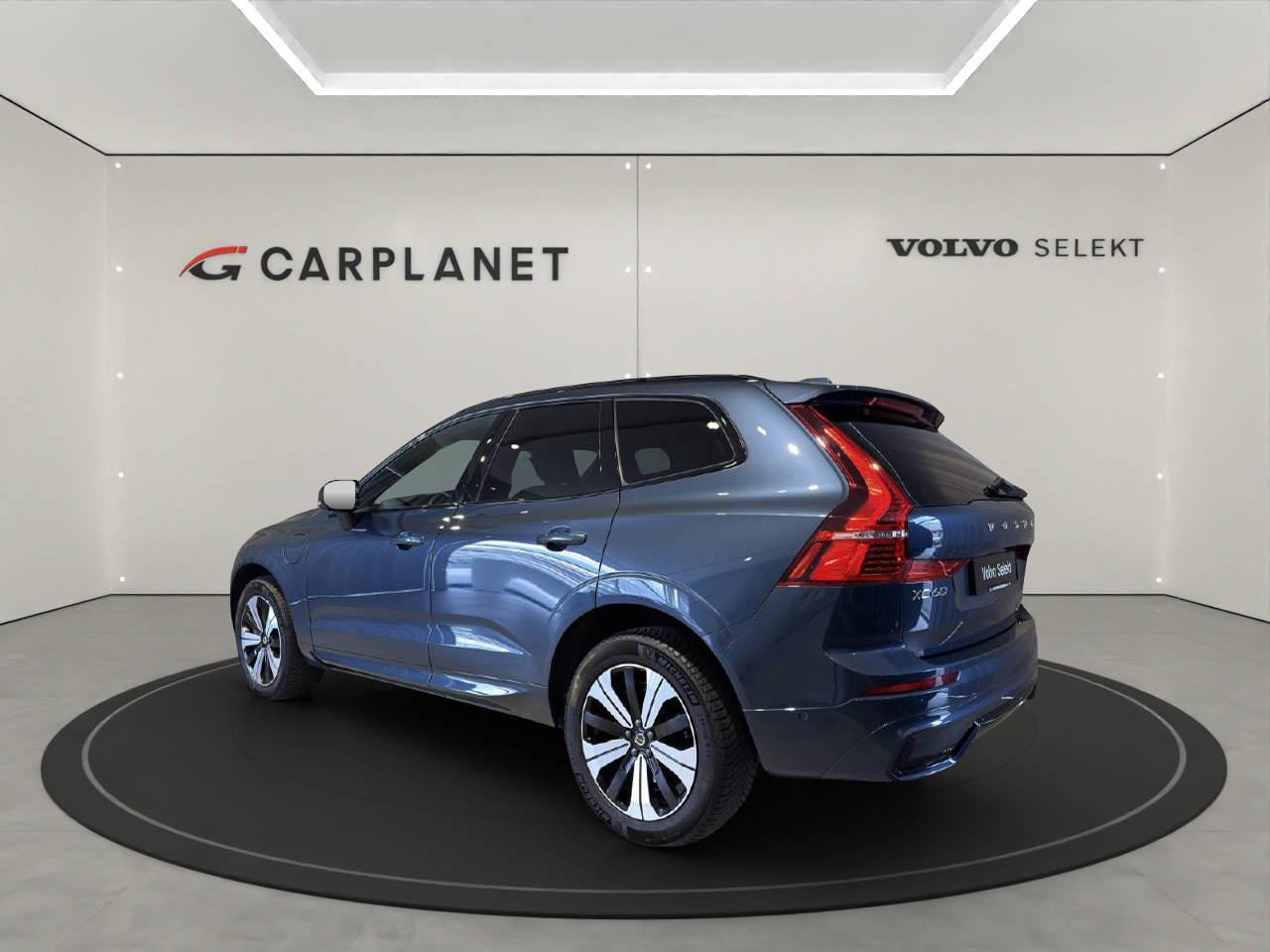VOLVO XC60 2.0 T6 TE Plus Dark eAWD-showroom-element-3