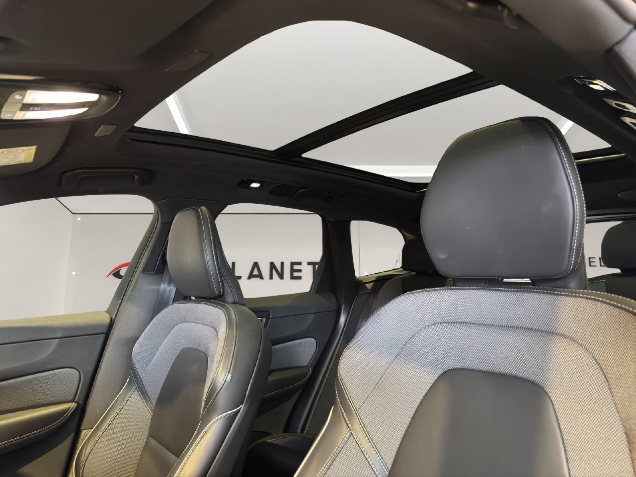 VOLVO XC60 2.0 T6 TE Plus Dark eAWD-image-16