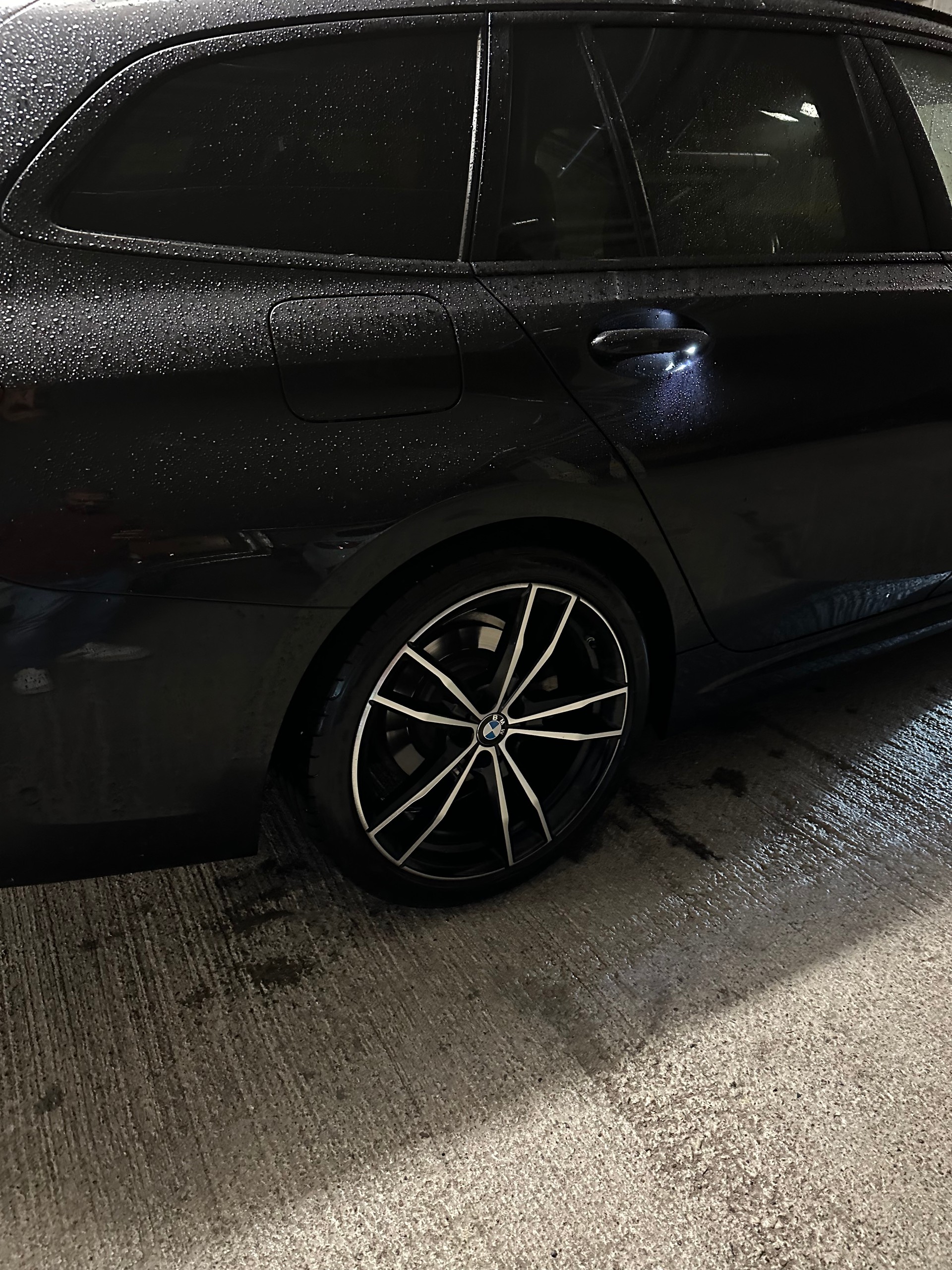 BMW 320d xDrive 48V Touring M Sport Steptronic-image-2