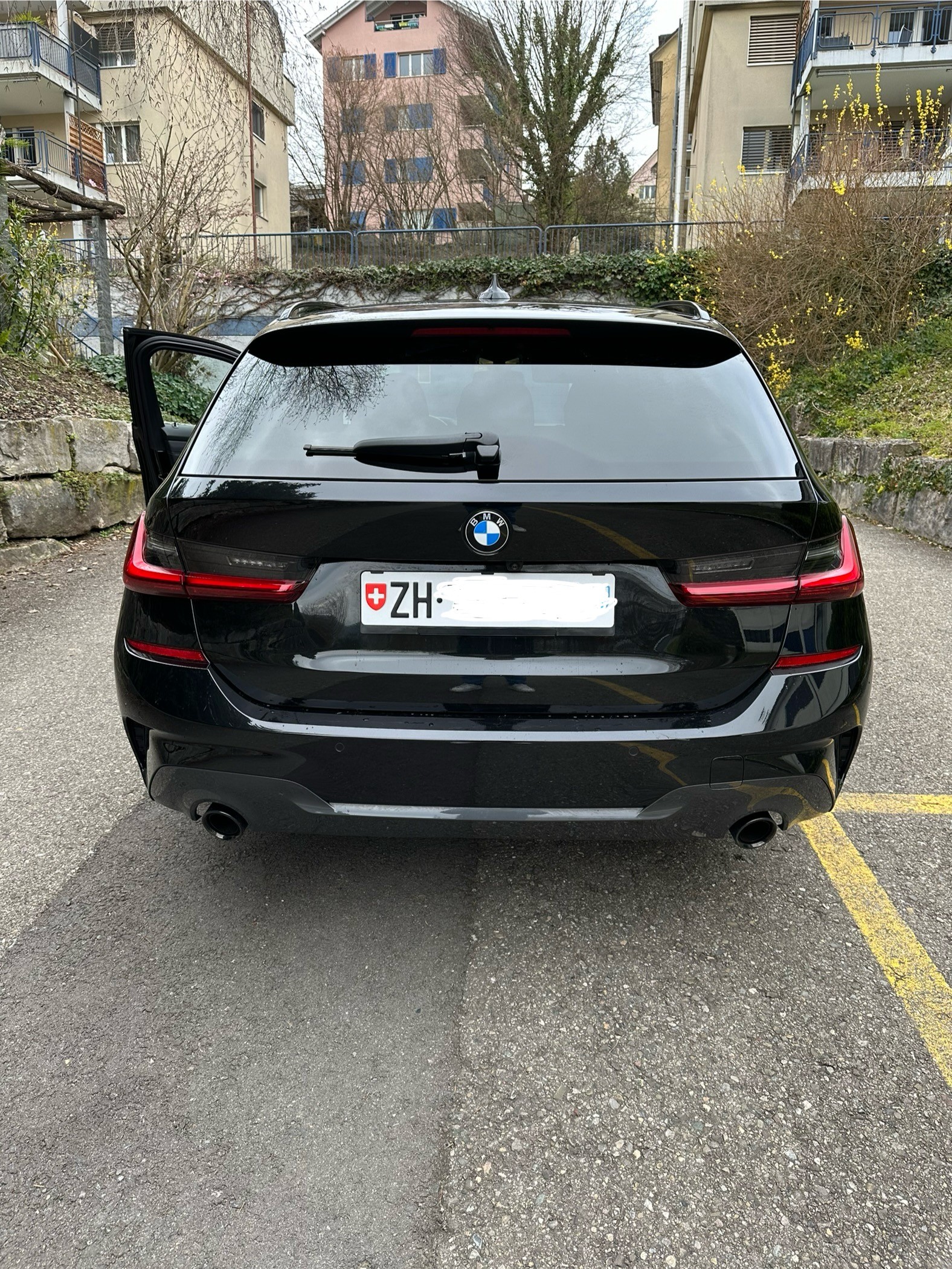 BMW 320d xDrive 48V Touring M Sport Steptronic-image-1