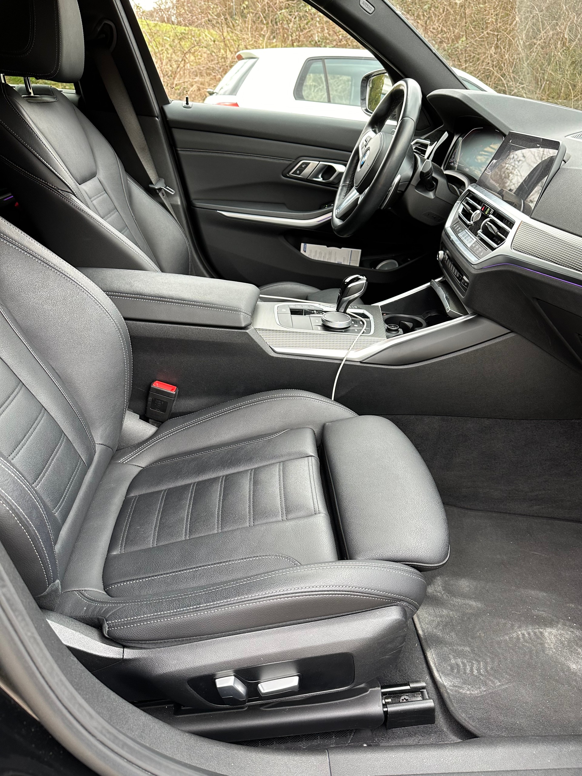 BMW 320d xDrive 48V Touring M Sport Steptronic-image-4