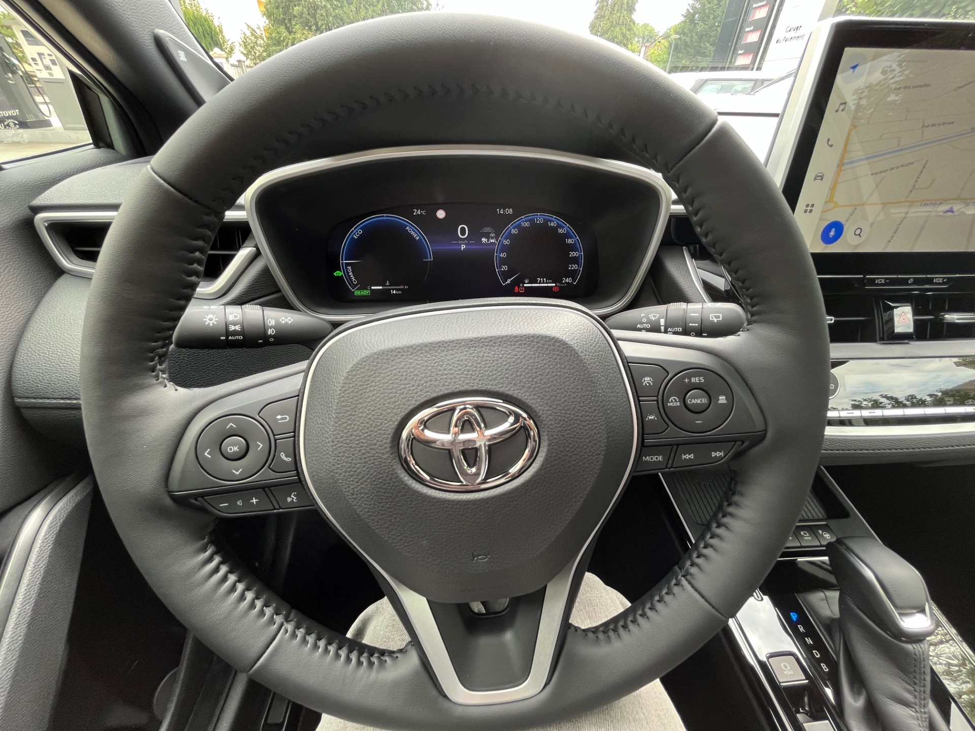 TOYOTA Corolla Cross 2.0 Premium e-CVT AWD-image-10