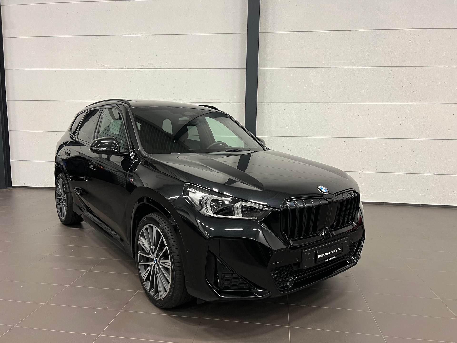 BMW X1 xDrive 23i 48V M Sport-image-1