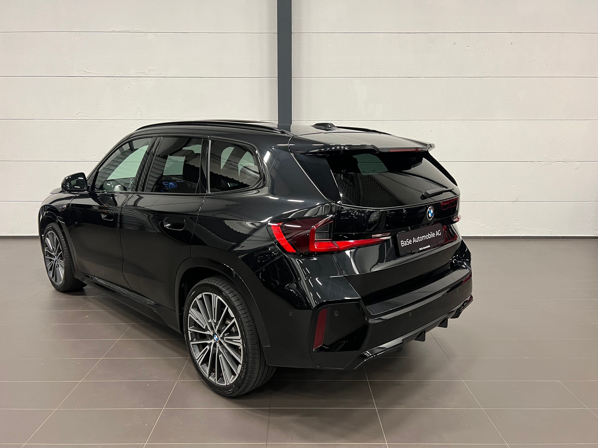 BMW X1 xDrive 23i 48V M Sport-image-13