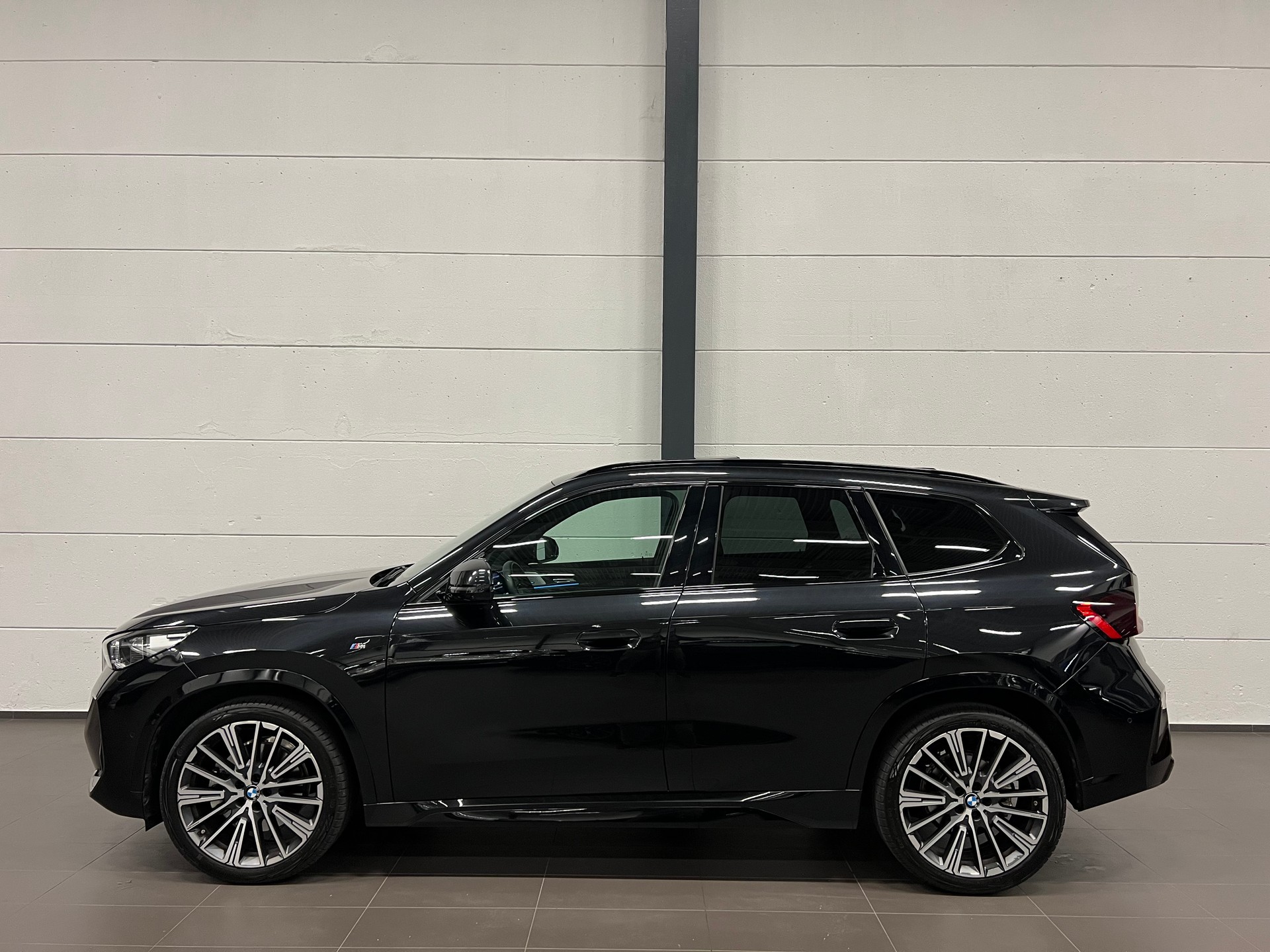 BMW X1 xDrive 23i 48V M Sport-image-8