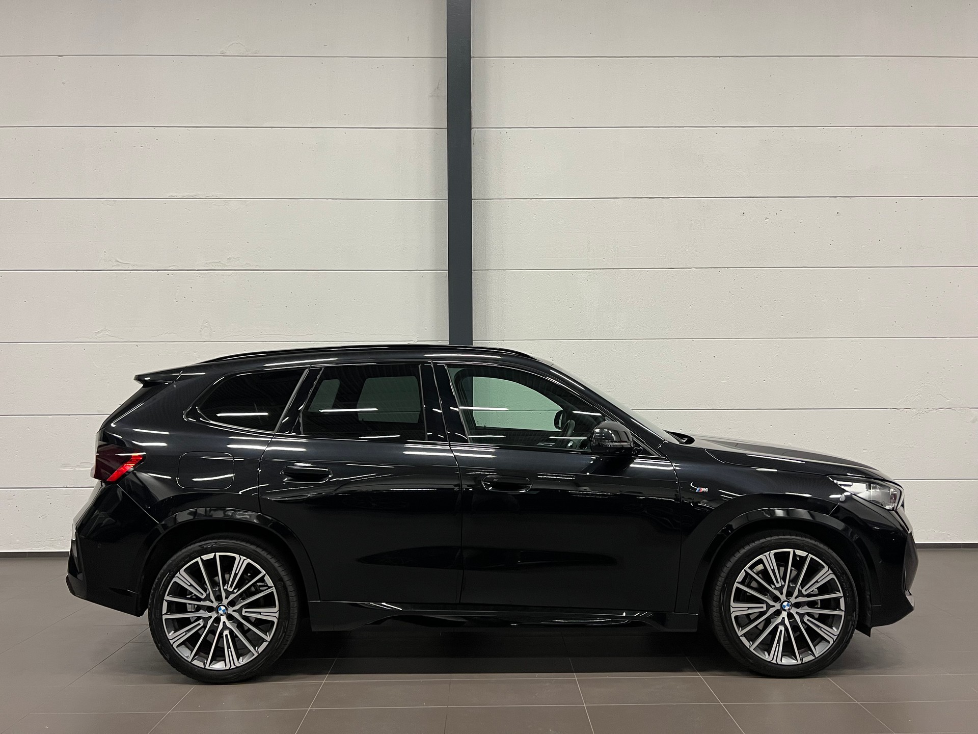 BMW X1 xDrive 23i 48V M Sport-image-9