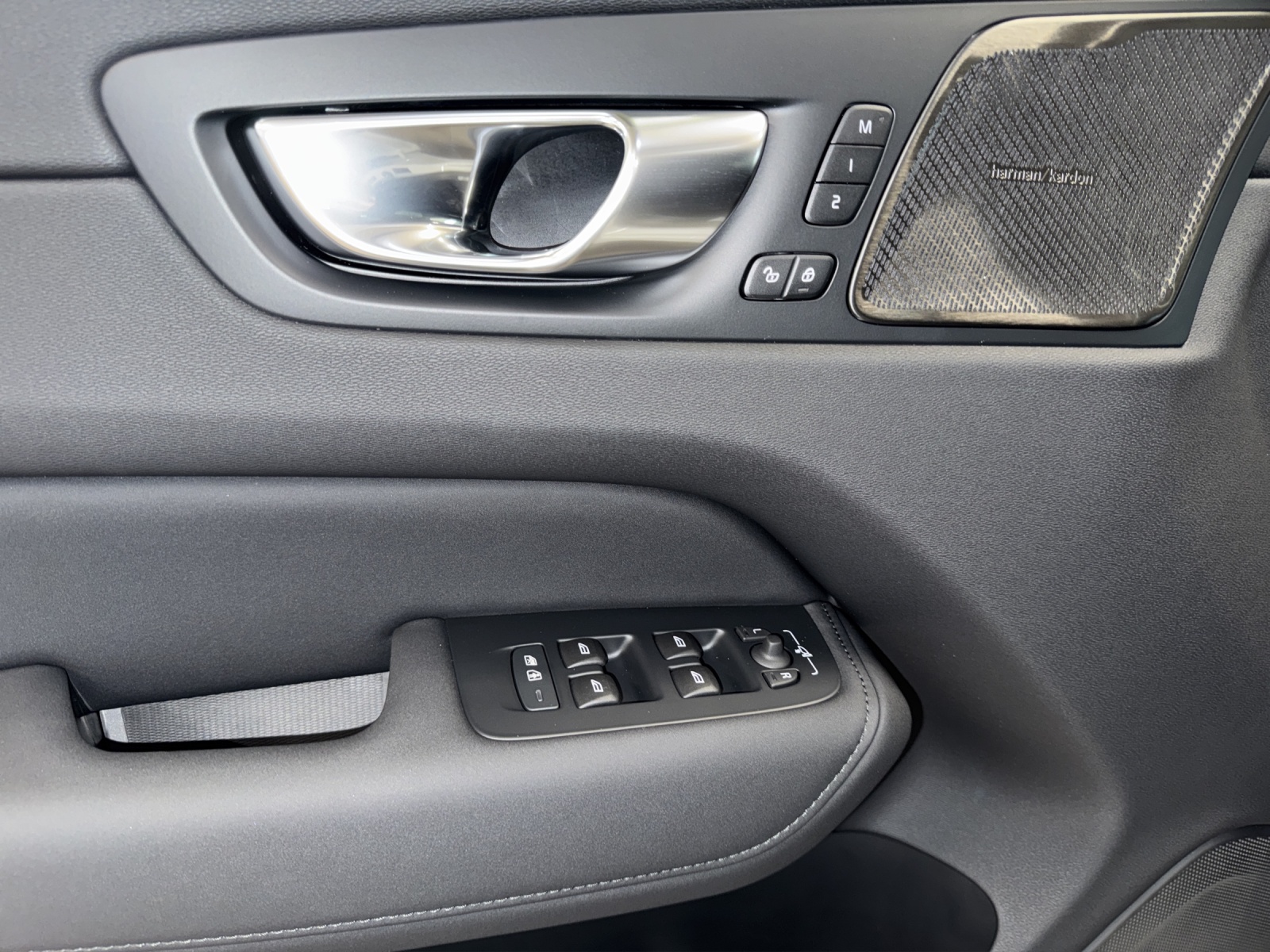 VOLVO XC60 2.0 T6 TE Ultra Dark eAWD-image-15