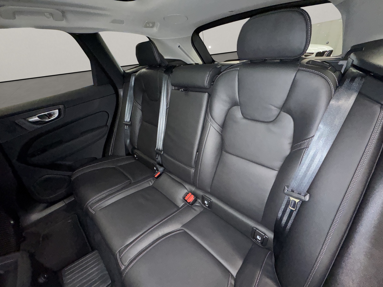VOLVO XC60 2.0 T6 TE Ultra Dark eAWD-image-12