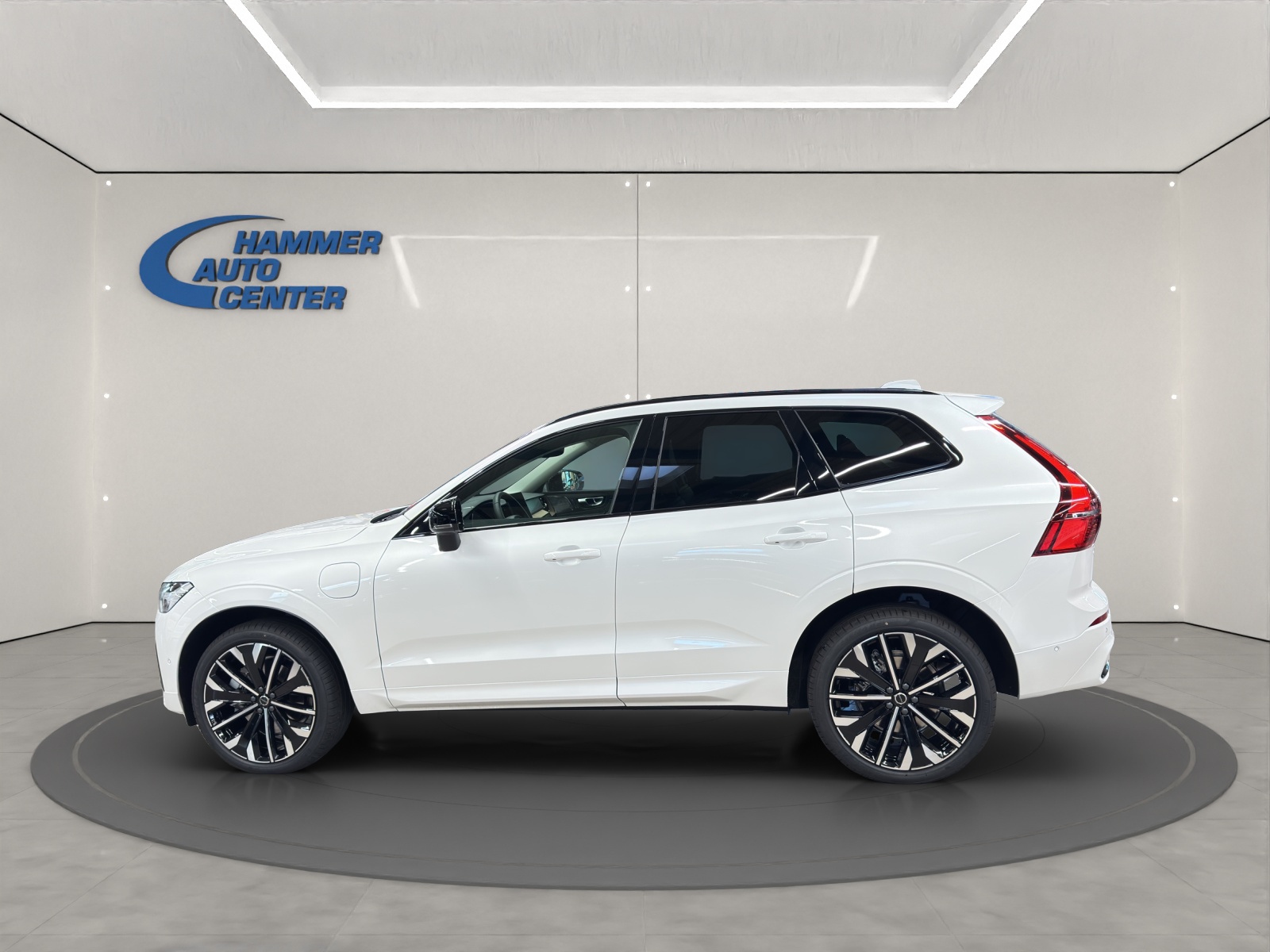 VOLVO XC60 2.0 T6 TE Ultra Dark eAWD-image-1