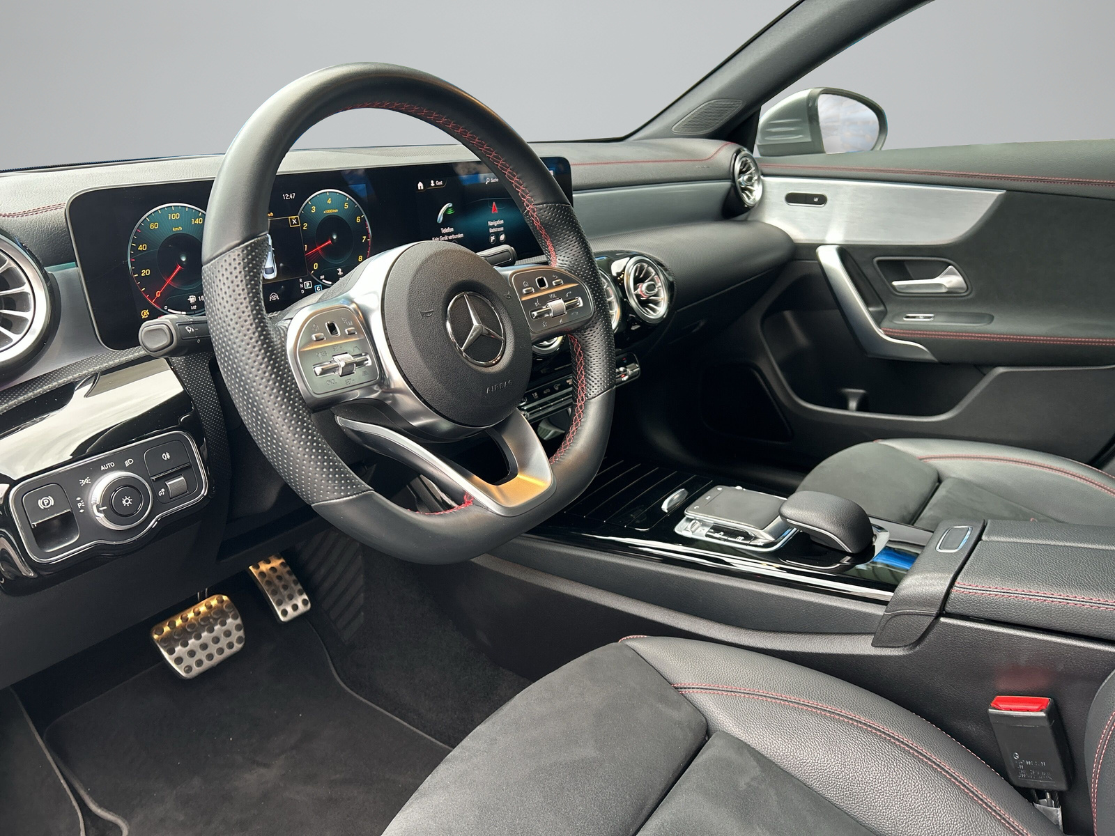 MERCEDES-BENZ CLA 250 AMG Line 7G-DCT *CH Fahrzeug mit Gratisservice*Keyless*360 Grad Kamera*-image-5