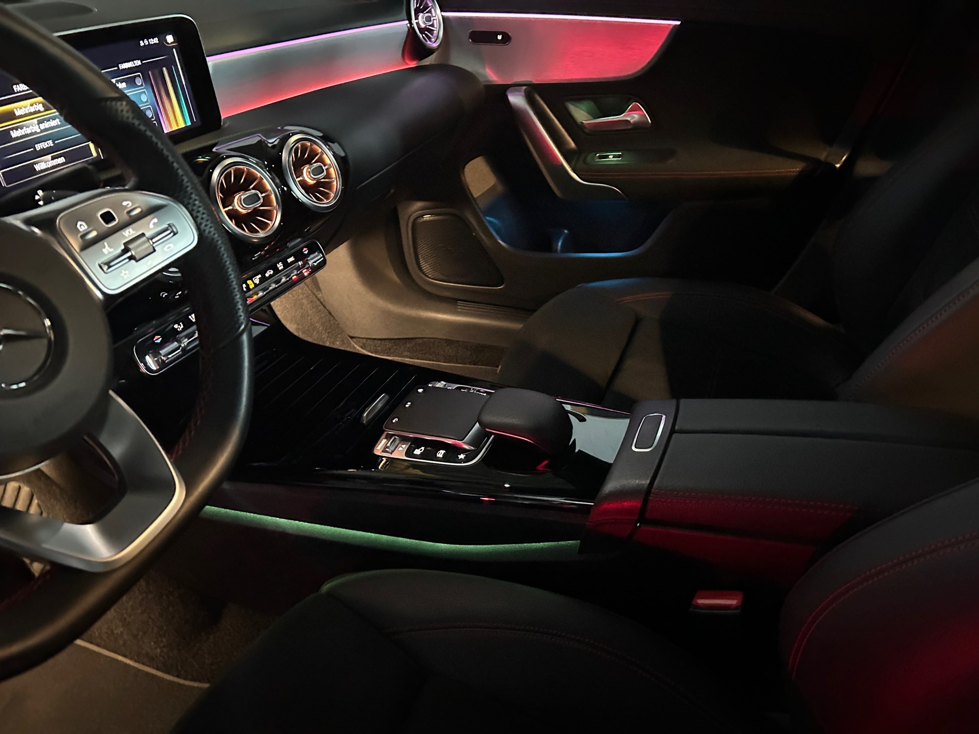 MERCEDES-BENZ CLA 250 AMG Line 7G-DCT *CH Fahrzeug mit Gratisservice*Keyless*360 Grad Kamera*-image-19