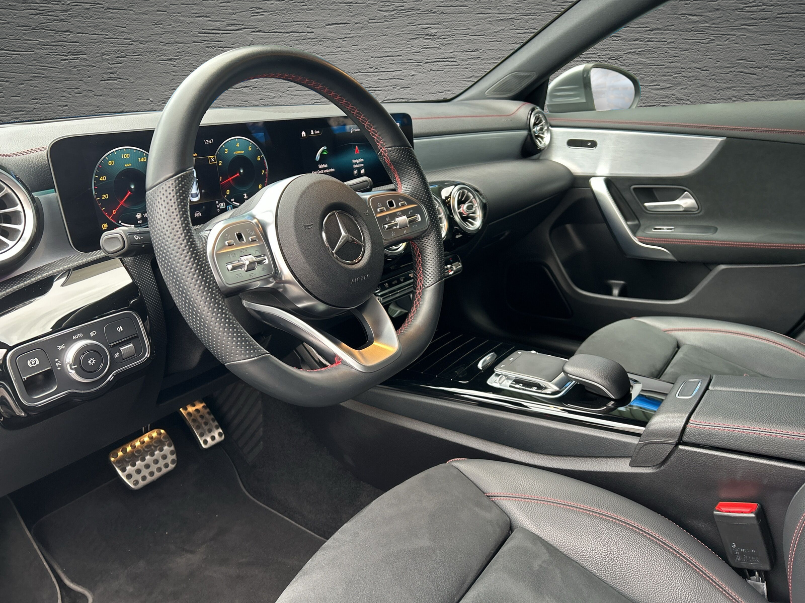 MERCEDES-BENZ CLA 250 AMG Line 7G-DCT *CH Fahrzeug mit Gratisservice*Keyless*360 Grad Kamera*-image-5