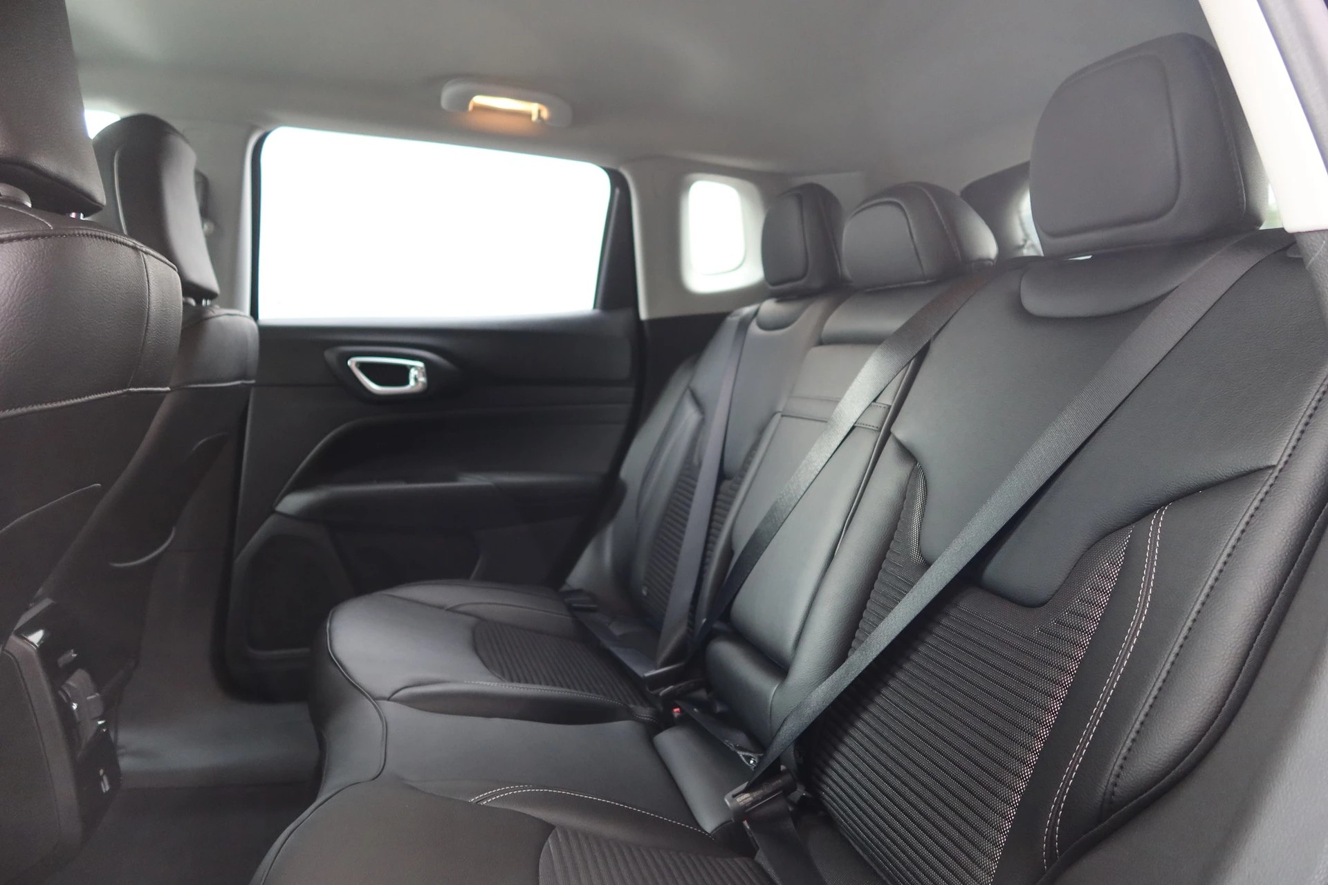 JEEP Compass 4x2 1.5 T N Eagle-image-9