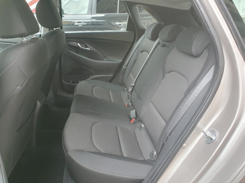 HYUNDAI i30 1.4 T-GDI Launch Automat-image-13