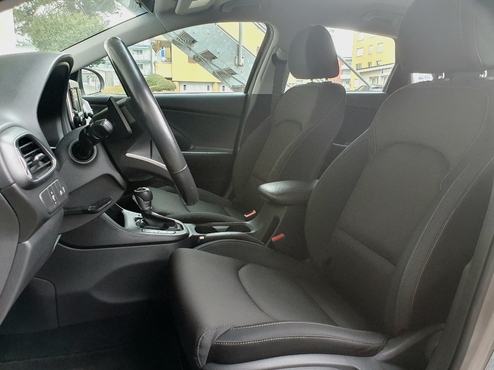 HYUNDAI i30 1.4 T-GDI Launch Automat-image-12