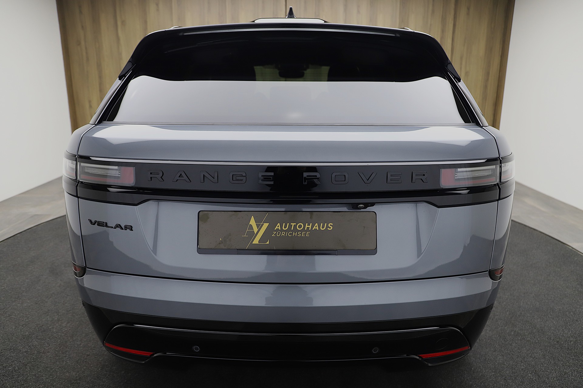 LAND ROVER Range Rover Velar Dynamic SE D 300 I6 MHEV Automatic-image-3
