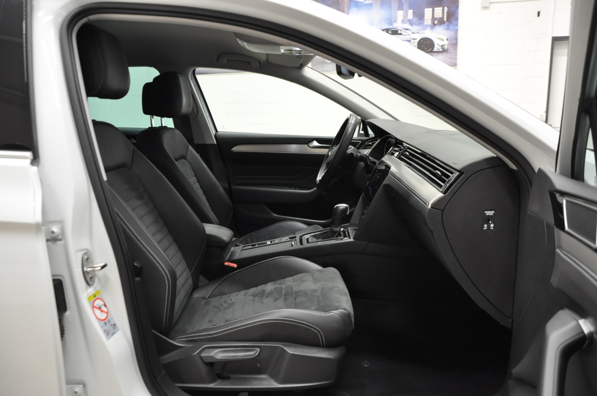 VW Passat 2.0 TDI BMT Elegance 4Motion DSG-image-14