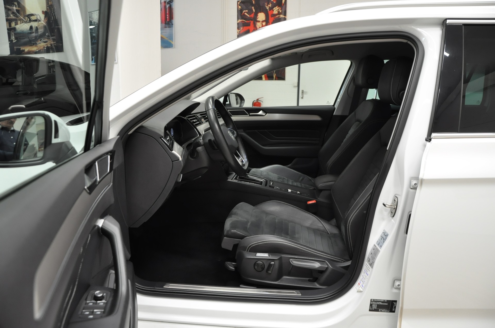VW Passat 2.0 TDI BMT Elegance 4Motion DSG-image-9