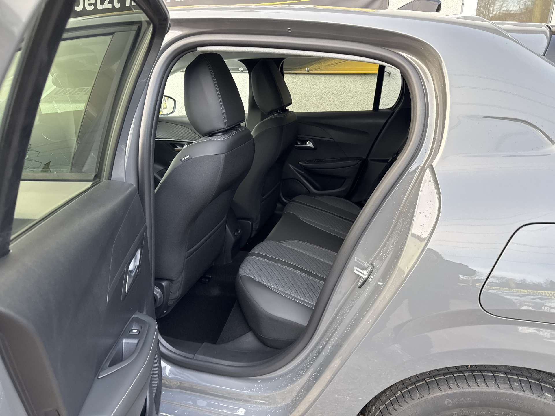 PEUGEOT 208 1.2 MHEV 110 Allure Automat-image-7