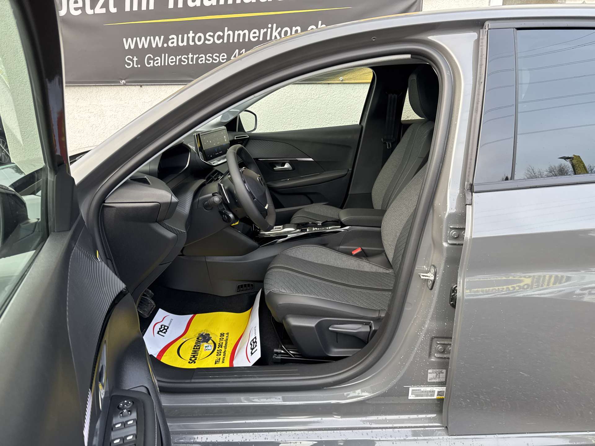 PEUGEOT 208 1.2 MHEV 110 Allure Automat-image-6