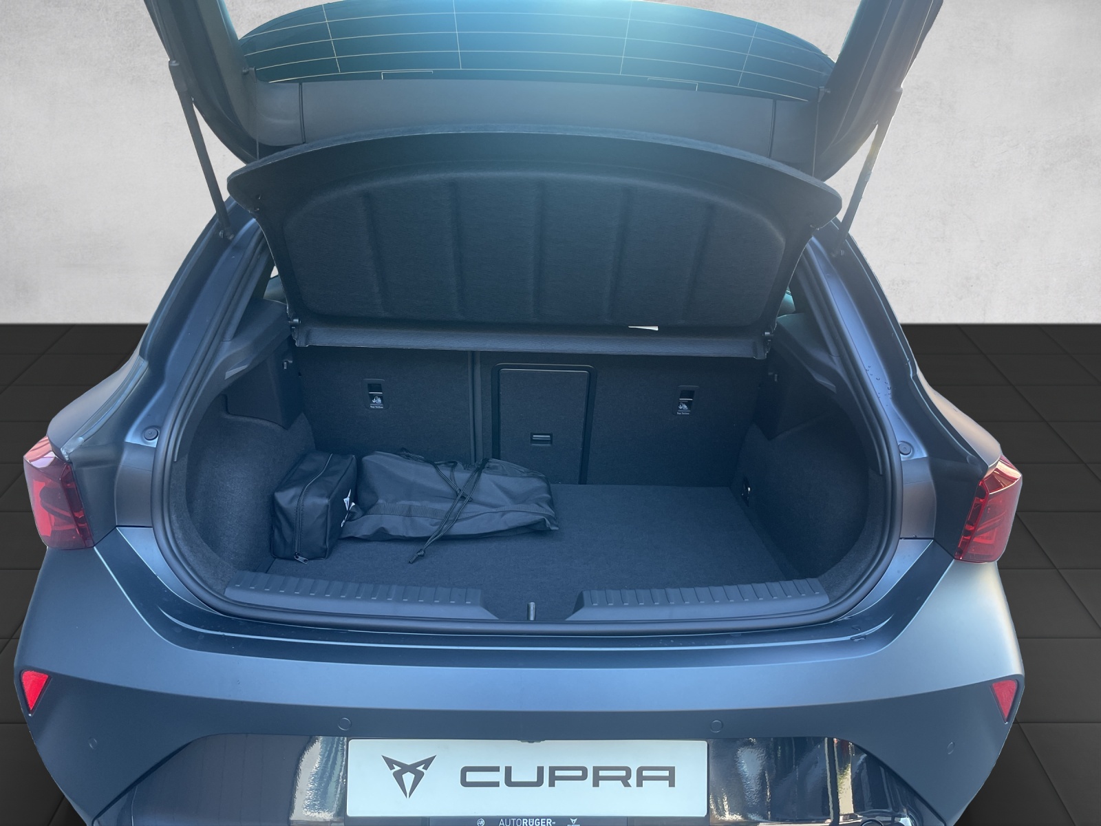 CUPRA LEON 1.5 e-HYBRID pHEV Prime Edition DSG-image-13