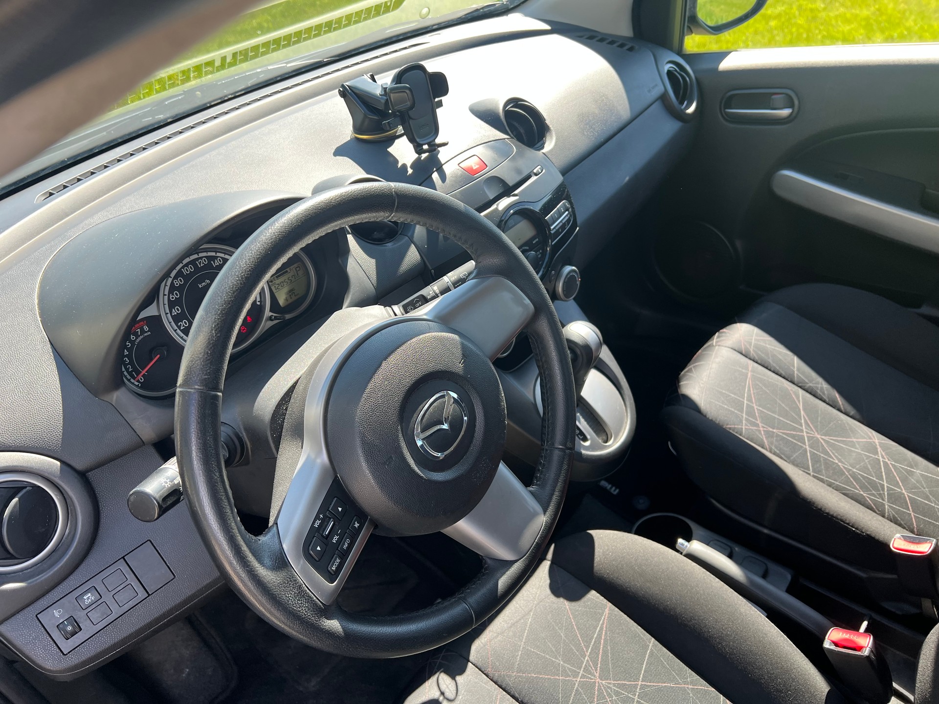 MAZDA 2 1.5i 16V Exclusive Automatic-image-18