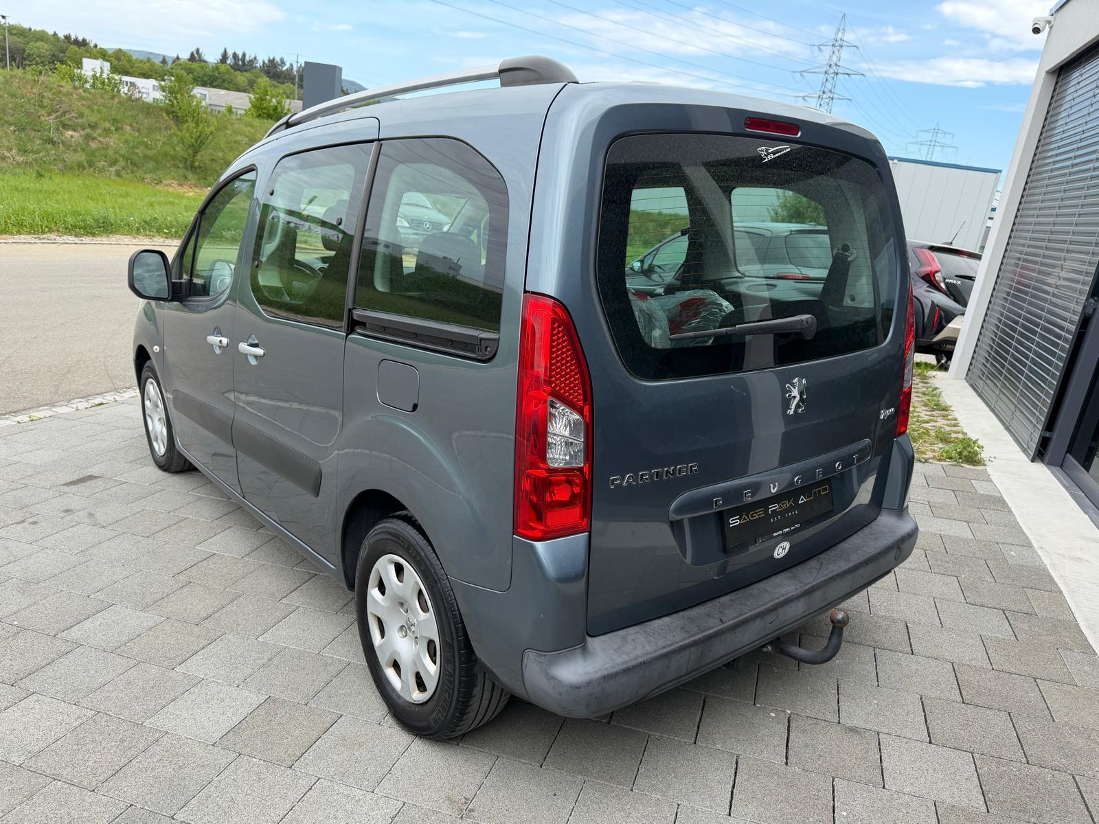 PEUGEOT Partner Tepee 1.6 HDI 92 Trendy 7P-image-4