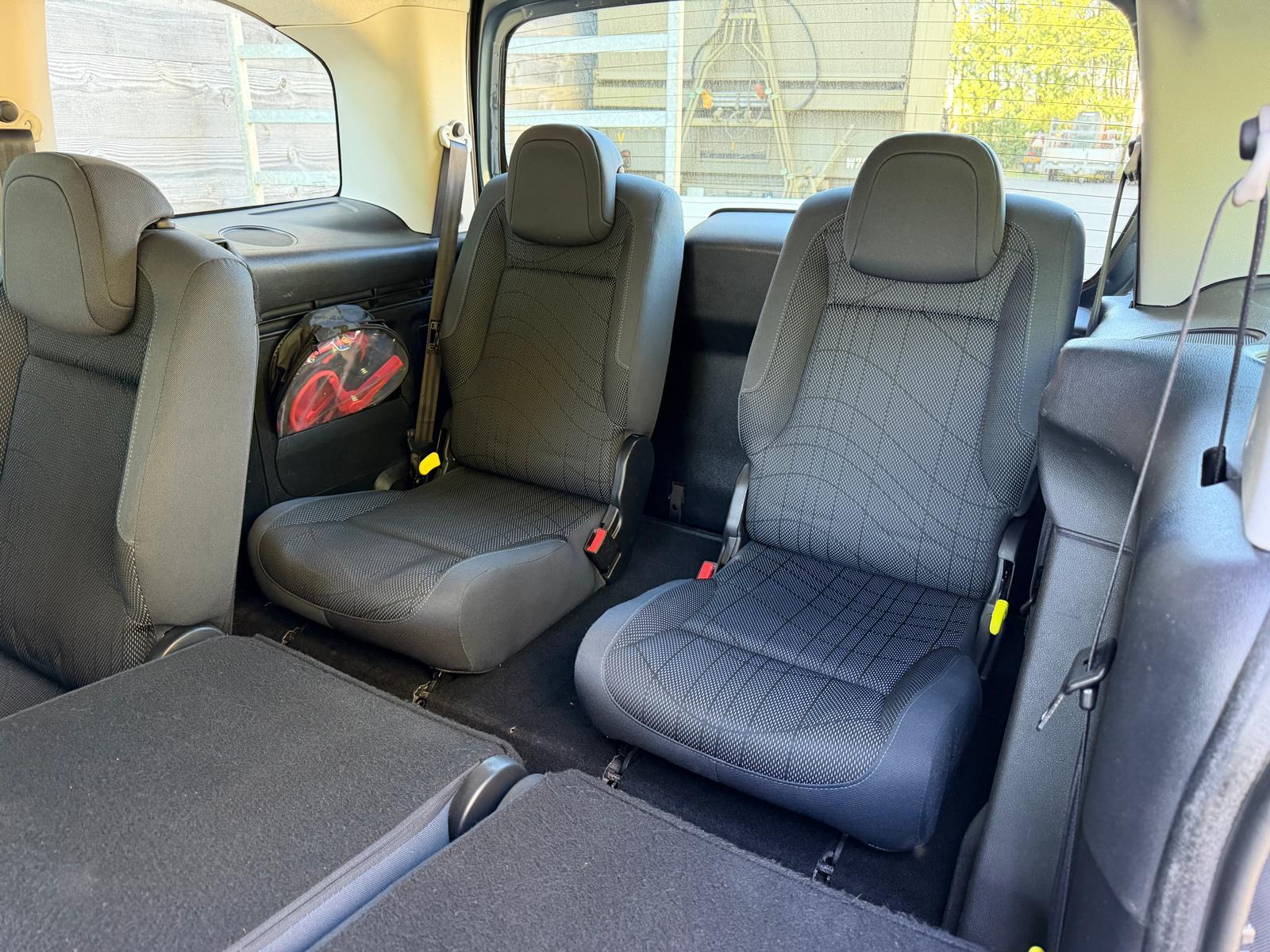PEUGEOT Partner Tepee 1.6 HDI 92 Trendy 7P-image-17
