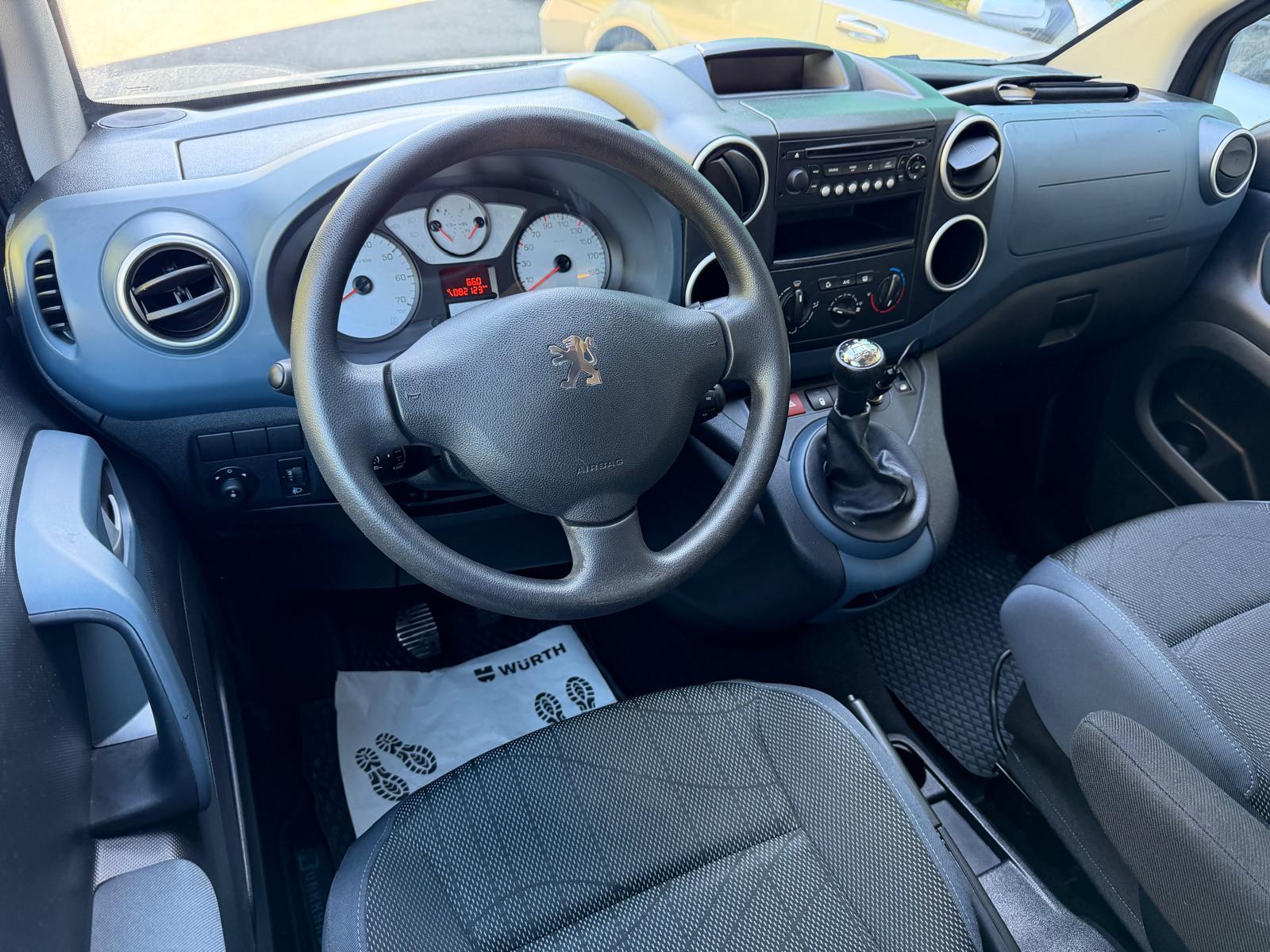 PEUGEOT Partner Tepee 1.6 HDI 92 Trendy 7P-image-8
