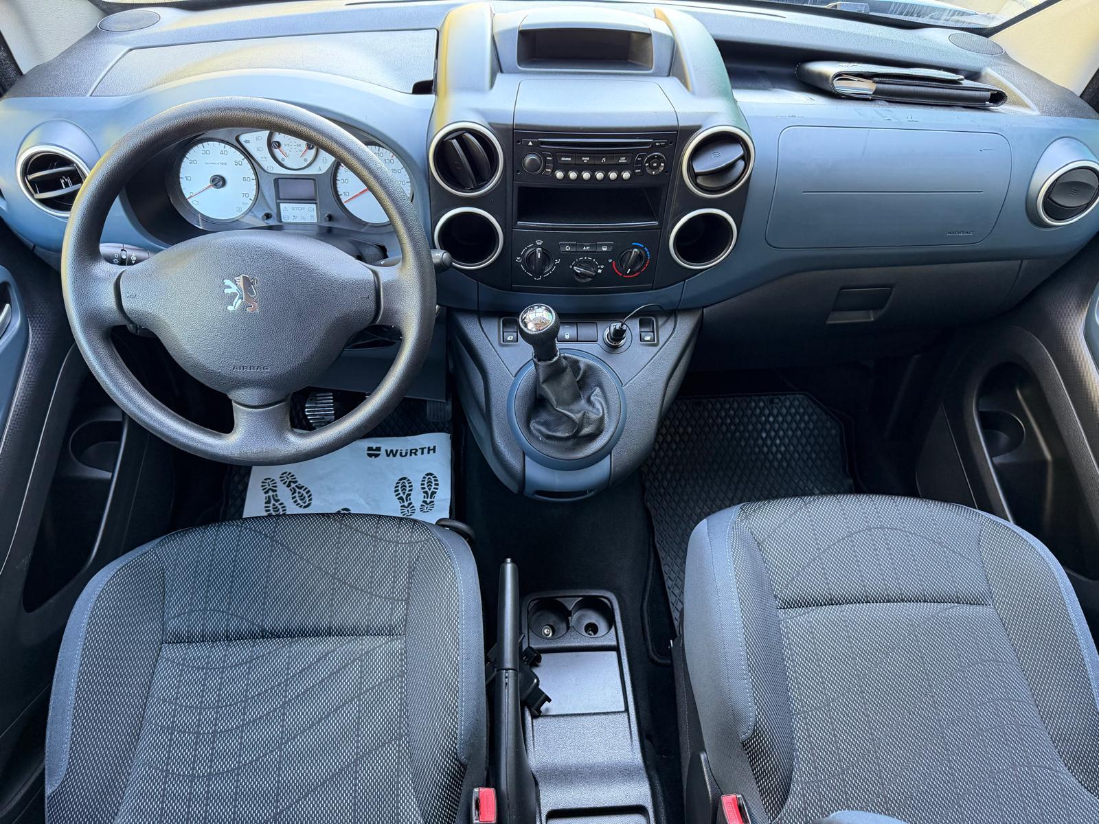 PEUGEOT Partner Tepee 1.6 HDI 92 Trendy 7P-image-12