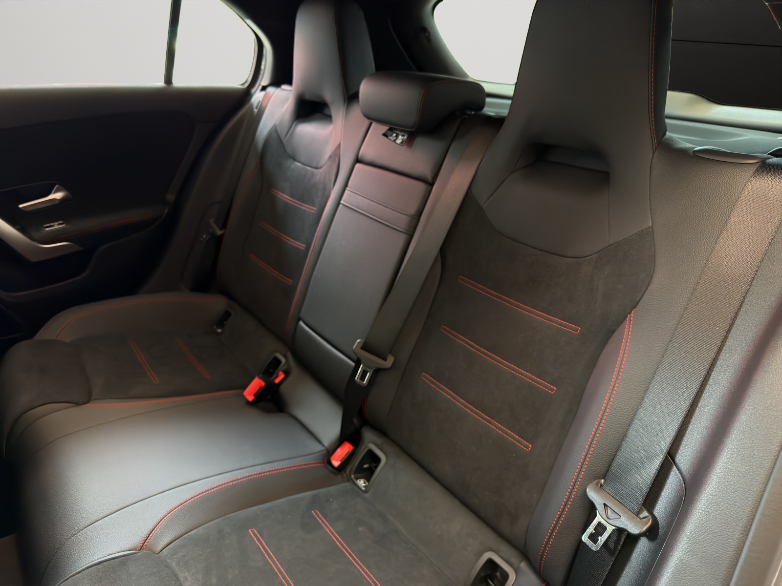 MERCEDES-BENZ A 220 4Matic 8G-DCT-image-15