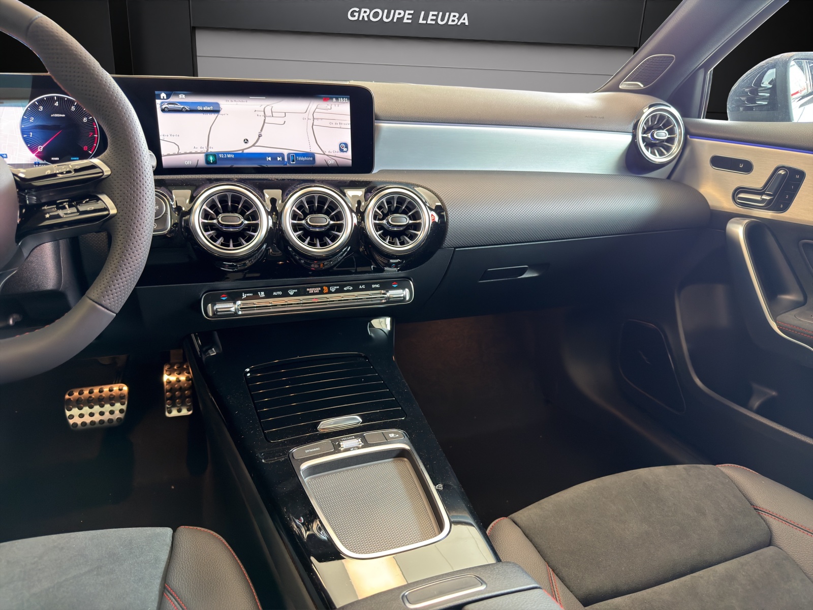MERCEDES-BENZ A 220 4Matic 8G-DCT-image-11