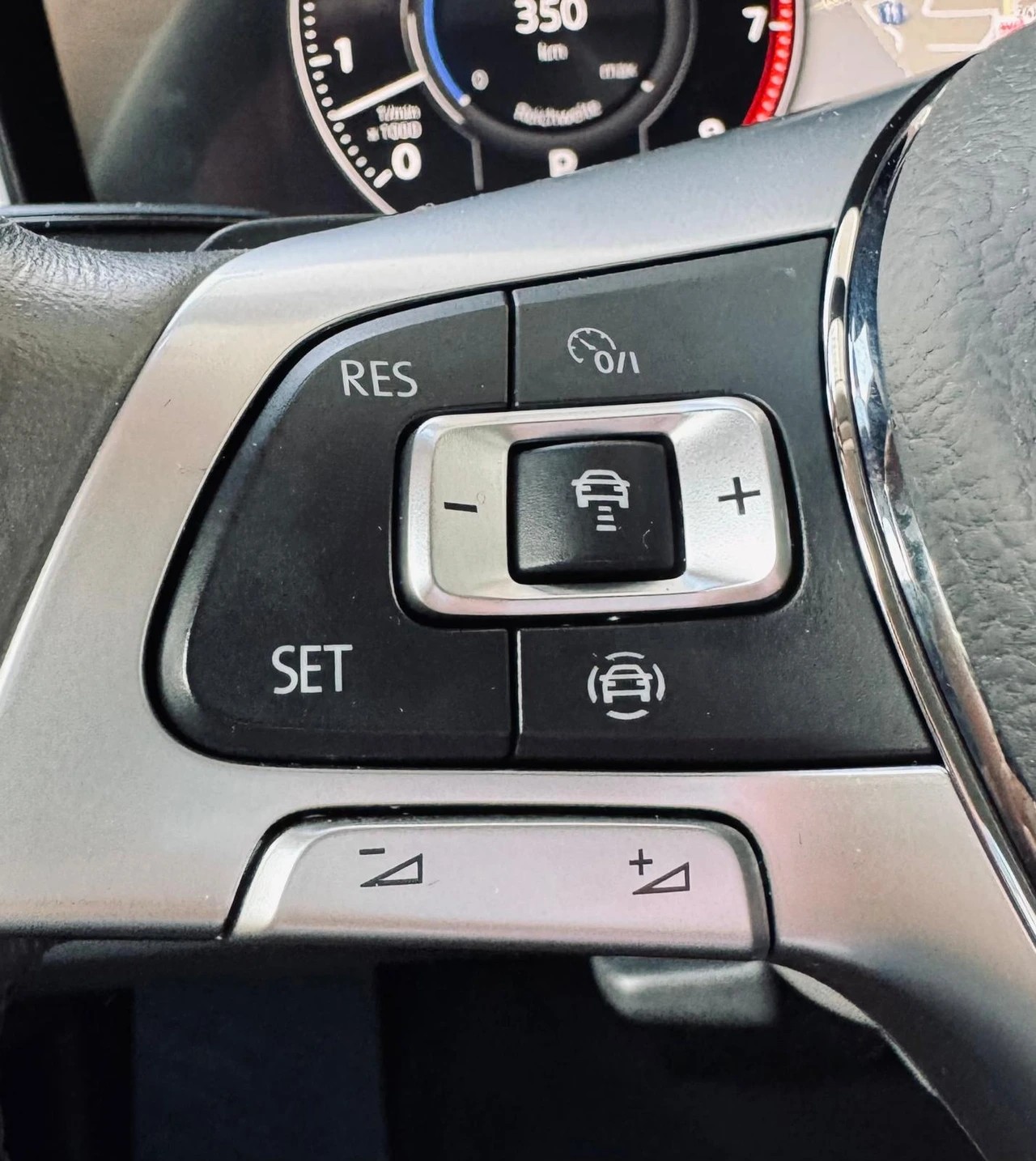 VW Touareg 3.0 TSI Elegance Tiptronic-image-15