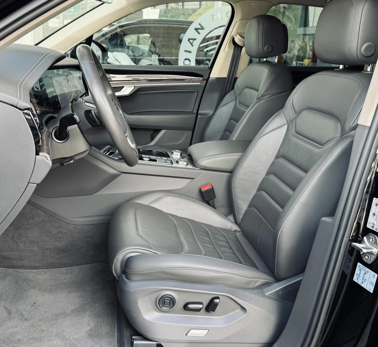 VW Touareg 3.0 TSI Elegance Tiptronic-image-7